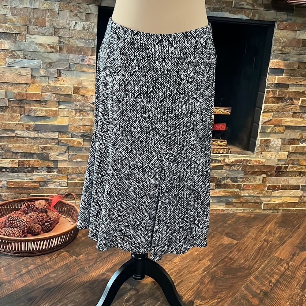 Stretchy Black & White Print Skirt M